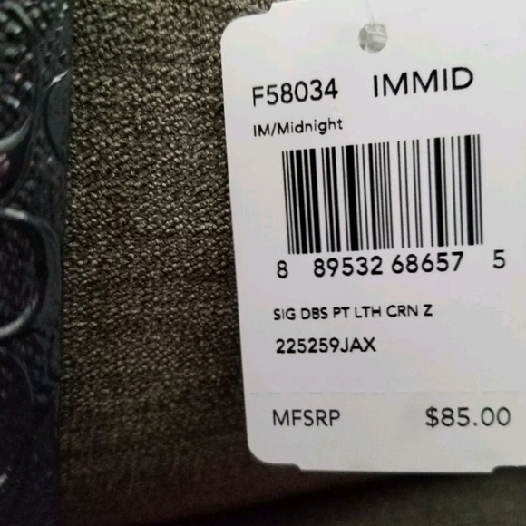 Coach patent leather wristlet - Picture 3 of 3